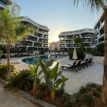 Bright Flat With Pool & Private 750m To Sea